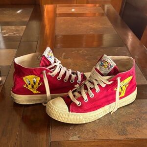 KEDS high top, Looney Tunes Tweety Bird vintage sneakers! Rare and awesome!